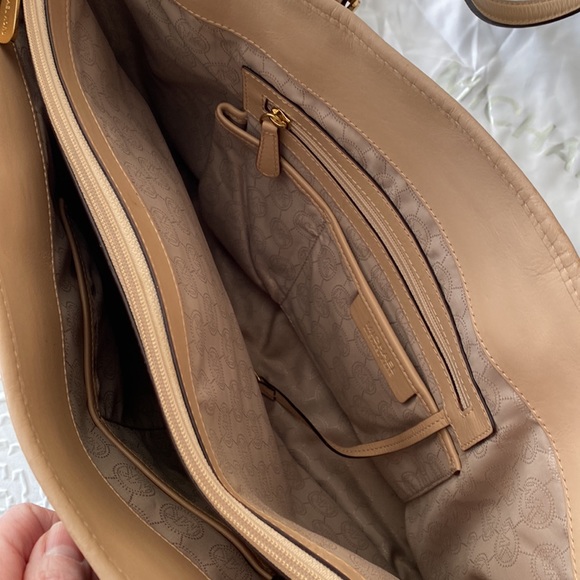 Michael Kors Jet Set Medium Multifunction tote - Picture 12 of 13